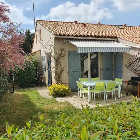 Petite Maison Dans Avec Piscine Proche Et Centre A Pied Pornic
