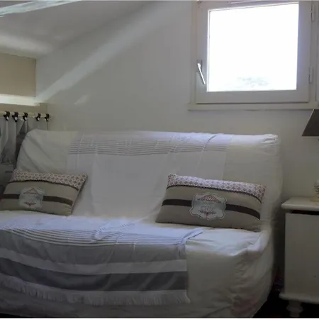 Petite Maison Dans Avec Piscine Proche Et Centre A Pied *