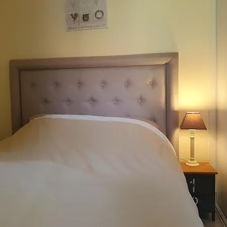 בית נופש Petite Maison Dans Avec Piscine Proche Et Centre A Pied פורניק